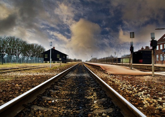 trains-and-track-playlist-and-poetry-prompt-565x400