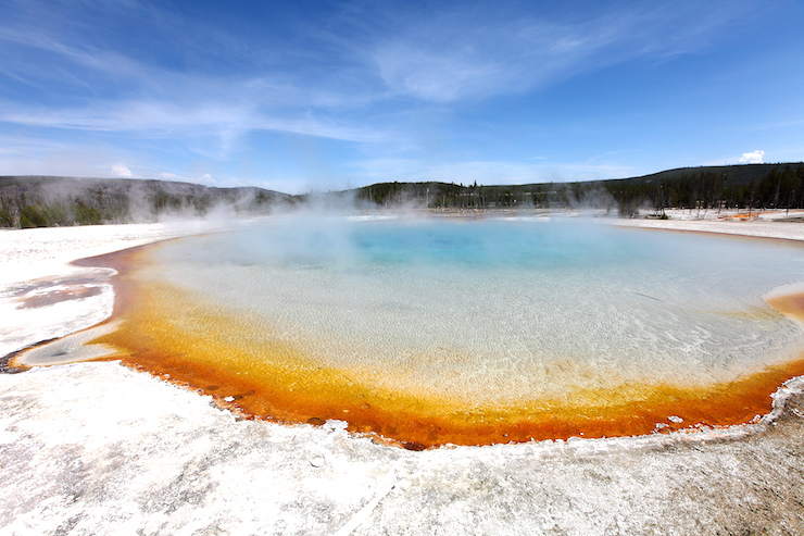 yellowstone-national-park-hot-springs