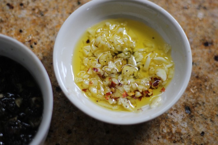 Garlic With Olive and Oregano Oil