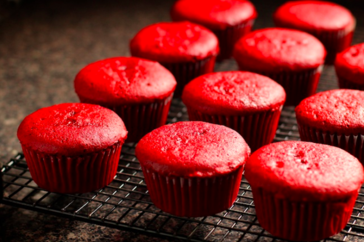red velvet Christmas cupcakes even the grinch would love