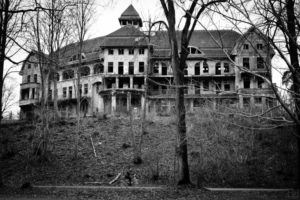 picture of haunted house